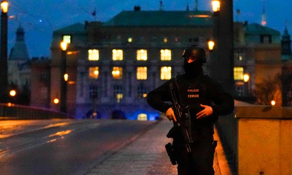 Τσεχία: Ενίσχυση των μέτρων ασφαλείας μετά την επίθεση σε Πανεπιστήμιο της Πράγας